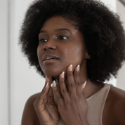 Makari Naturalle Multi-Action Extreme Glow Revitalizing Face Serum SPF 15